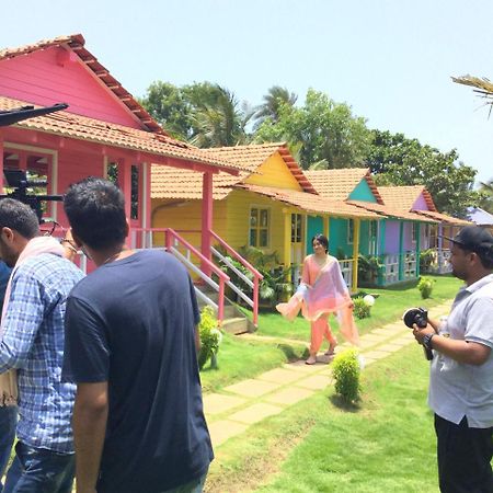 Morjim Queen Beach Resort Esterno foto