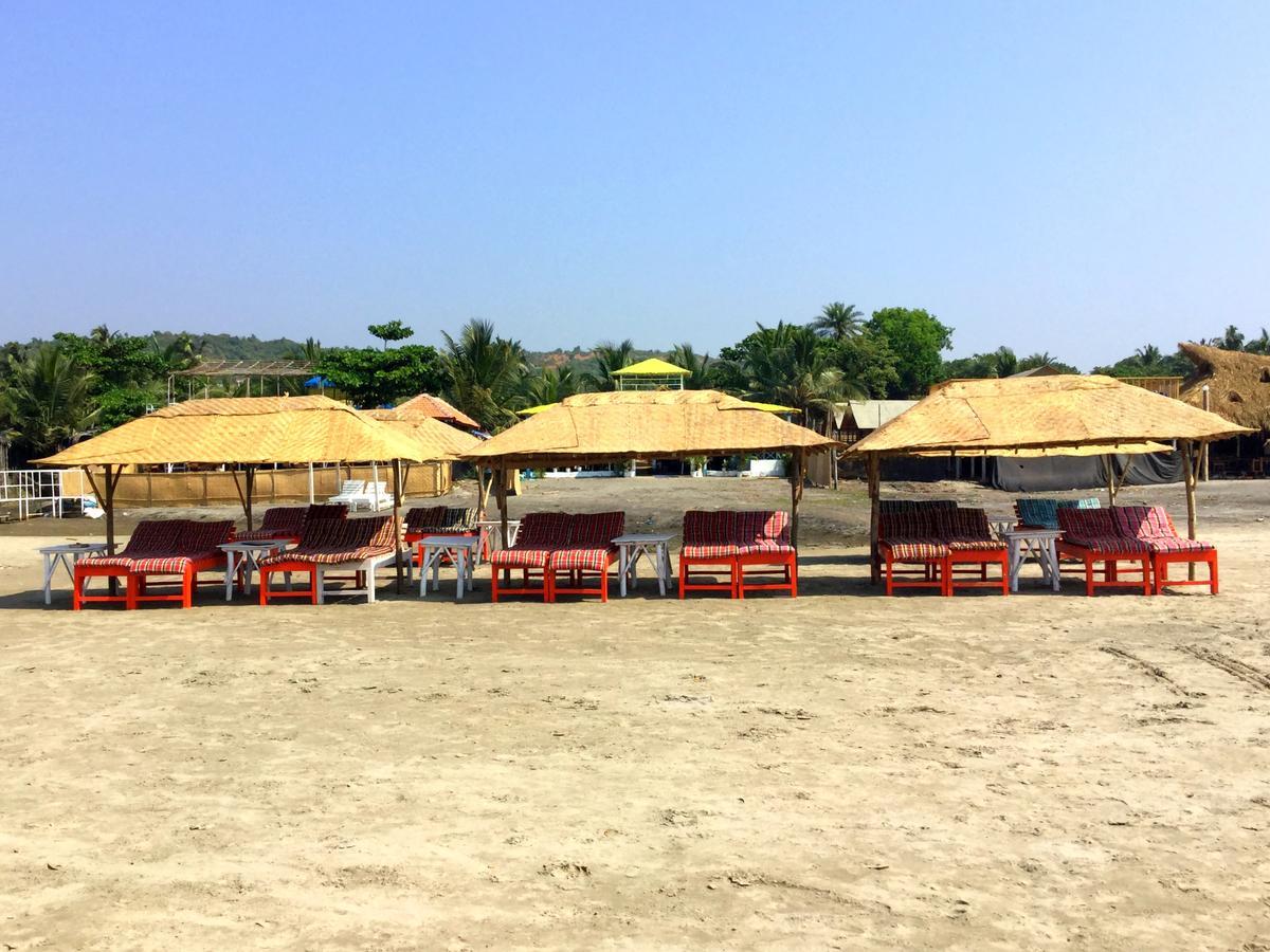Morjim Queen Beach Resort Esterno foto