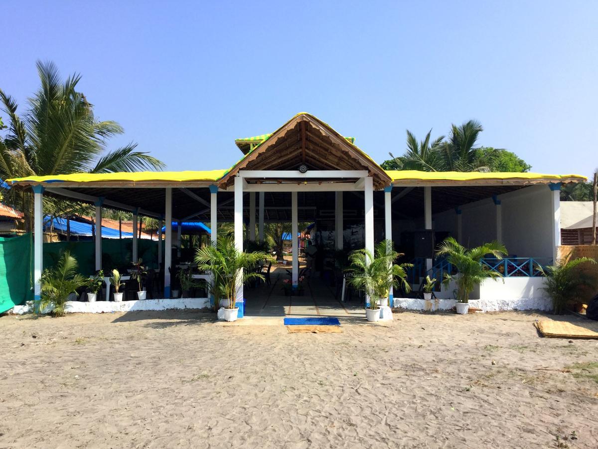 Morjim Queen Beach Resort Esterno foto