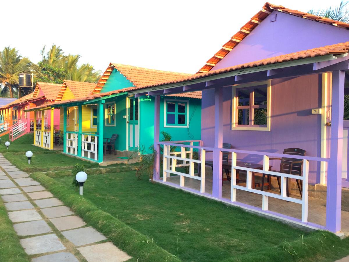 Morjim Queen Beach Resort Esterno foto