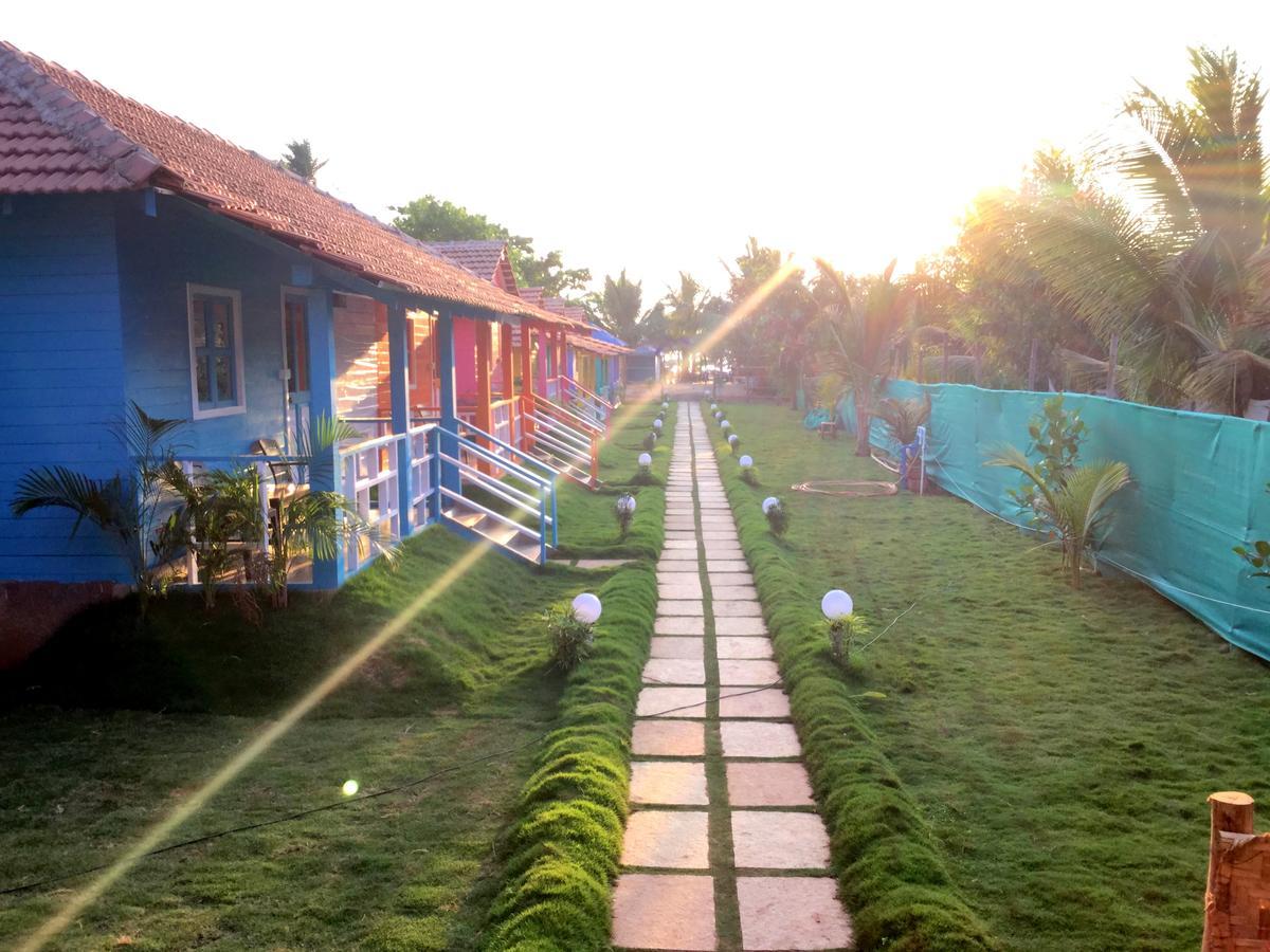Morjim Queen Beach Resort Esterno foto
