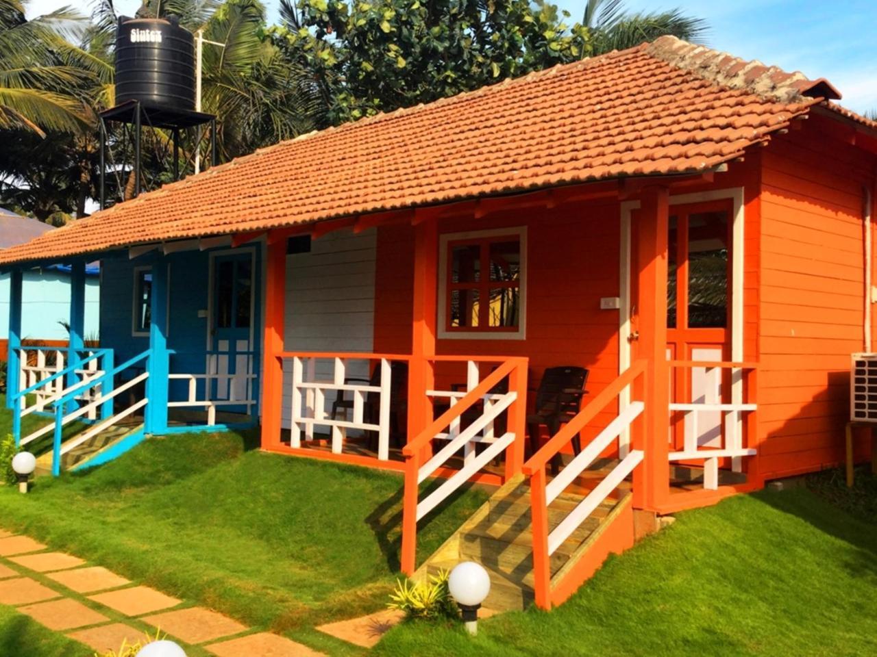 Morjim Queen Beach Resort Esterno foto